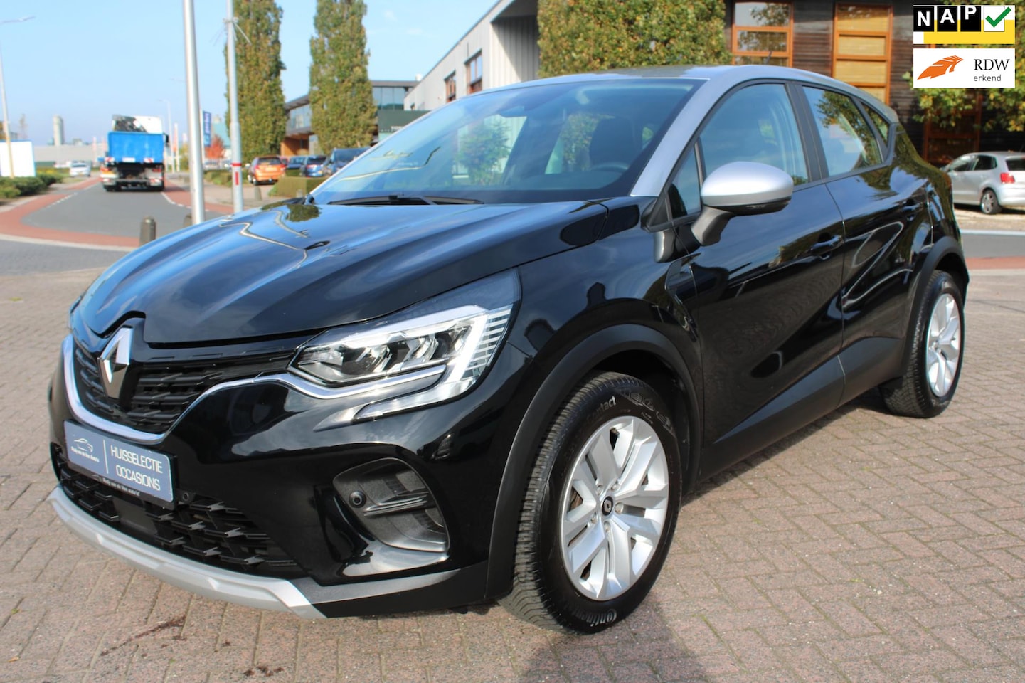 Renault Captur - 1.0 TCE INTENS NAVIGATIE CRUISE TWO/TONE METALLIC - AutoWereld.nl