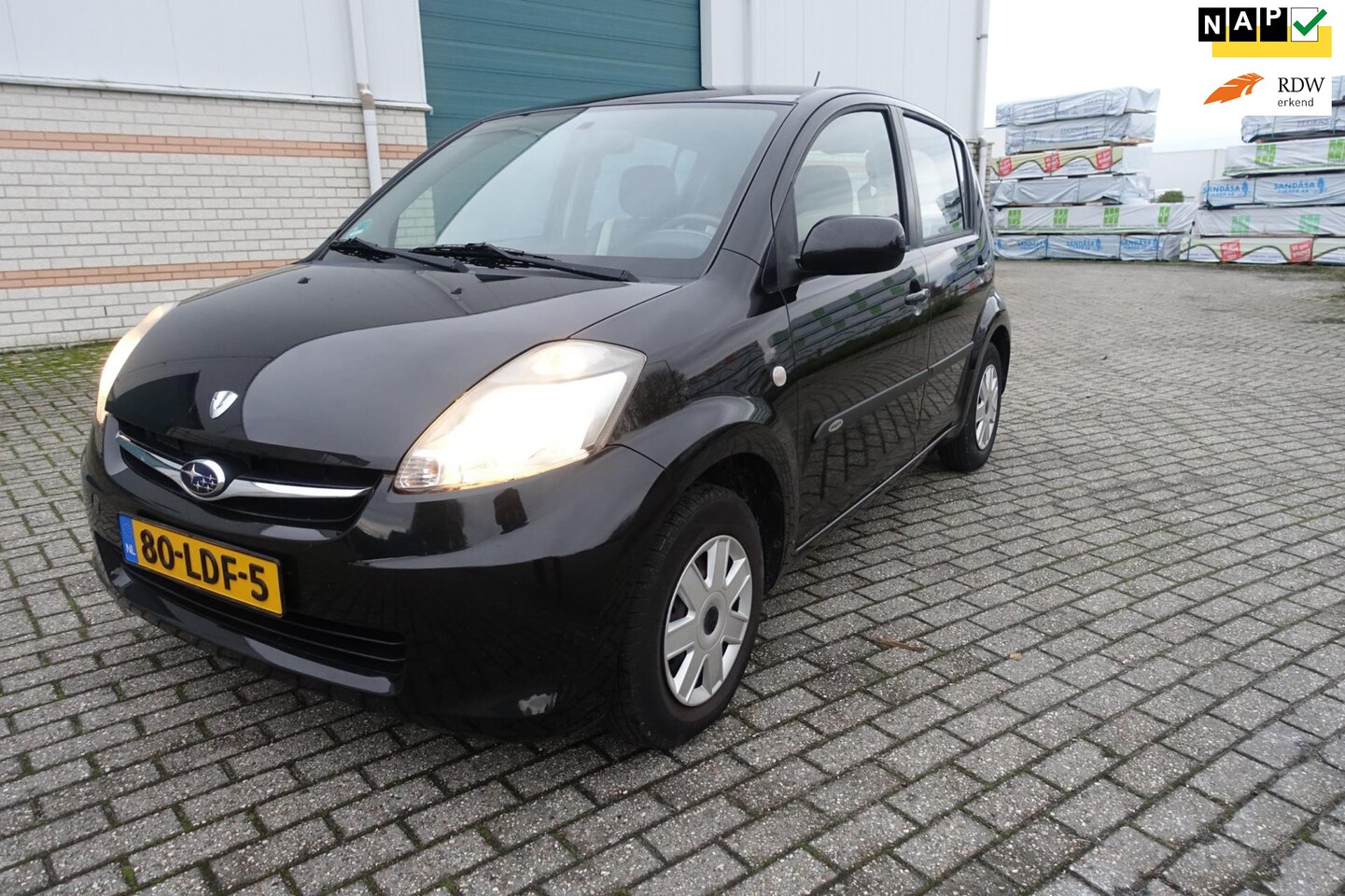 Subaru Justy - 1.0 Comfort - lage km stand - airco - 4 electr. ramen - trekhaak - lederen bekleding - AutoWereld.nl