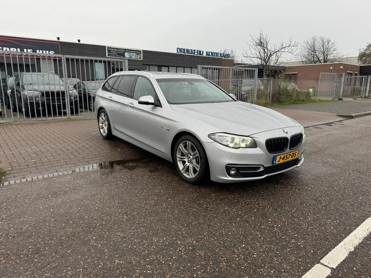 BMW 5-serie - 525D 2.0 ENGINE XENON/NAVI NEW CAR - AutoWereld.nl