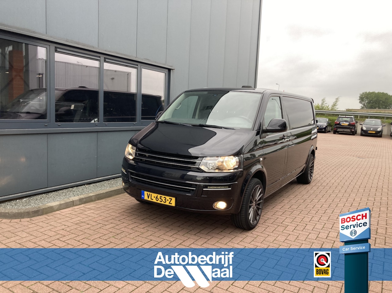 Volkswagen Transporter - 2.0 TDi 140pk DSG L2H1 Highline NAVI/LEDER/CRUISE/PDC/19INCH/TREKHAAK - AutoWereld.nl