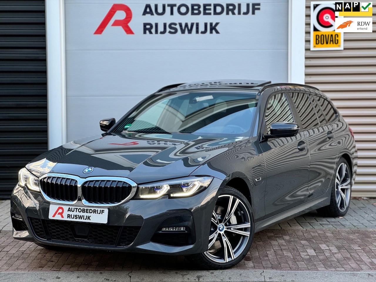 BMW 3-serie - 330e xDrive M Seats/Carbon/360 - AutoWereld.nl