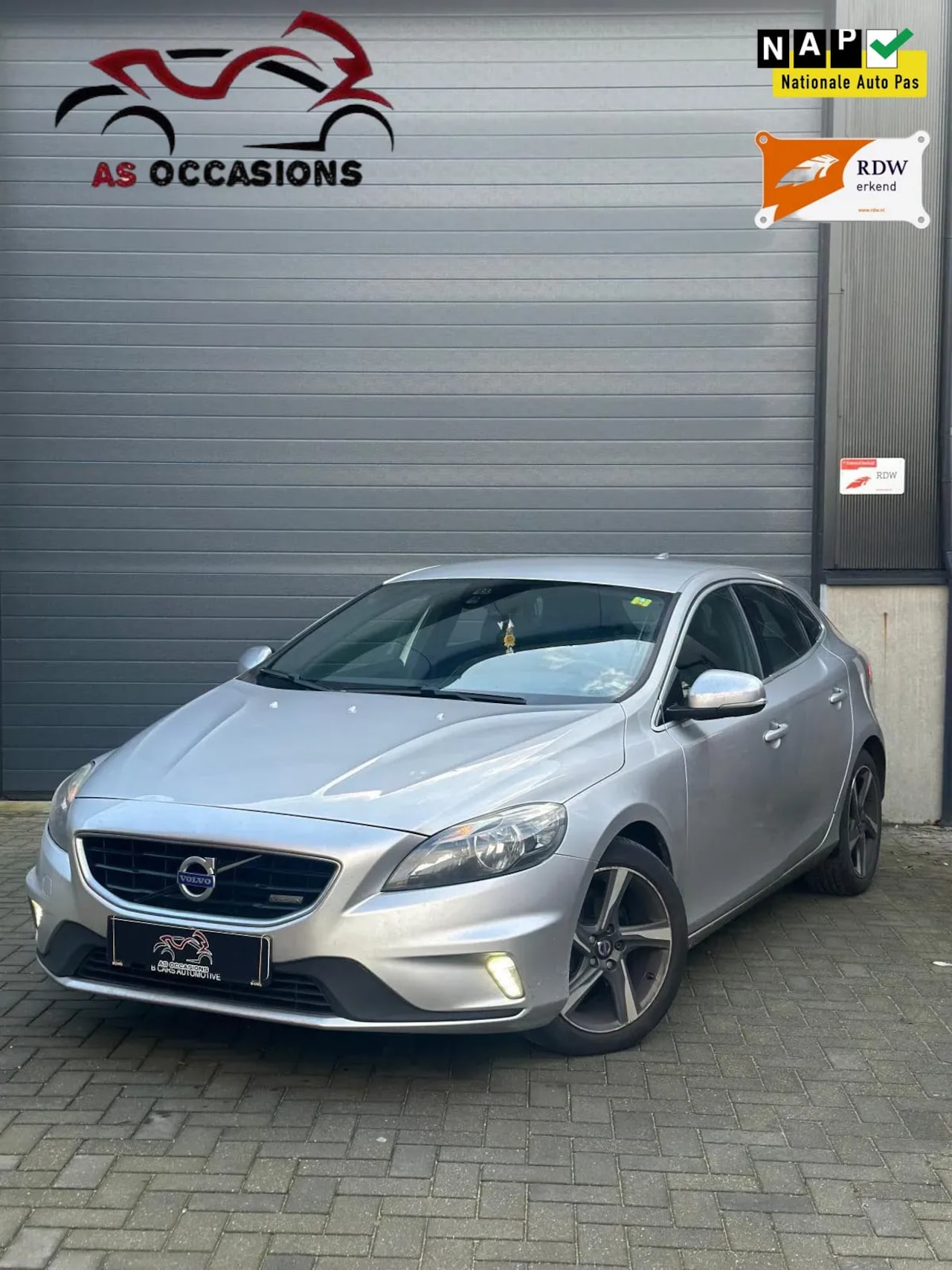 Volvo V40 - 1.6 D2 R-Design 1.6 D2 R-Design - AutoWereld.nl