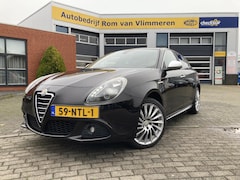 Alfa Romeo Giulietta - 1.4 T Distinctive | Nieuwe Koppeling | Sportpack | Trekhaak |