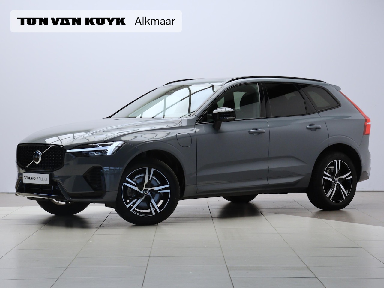 Volvo XC60 - Recharge T6 AWD R-Design / Trekhaak / Standkachel / Verwarmde achter- en voorstoelen / Har - AutoWereld.nl