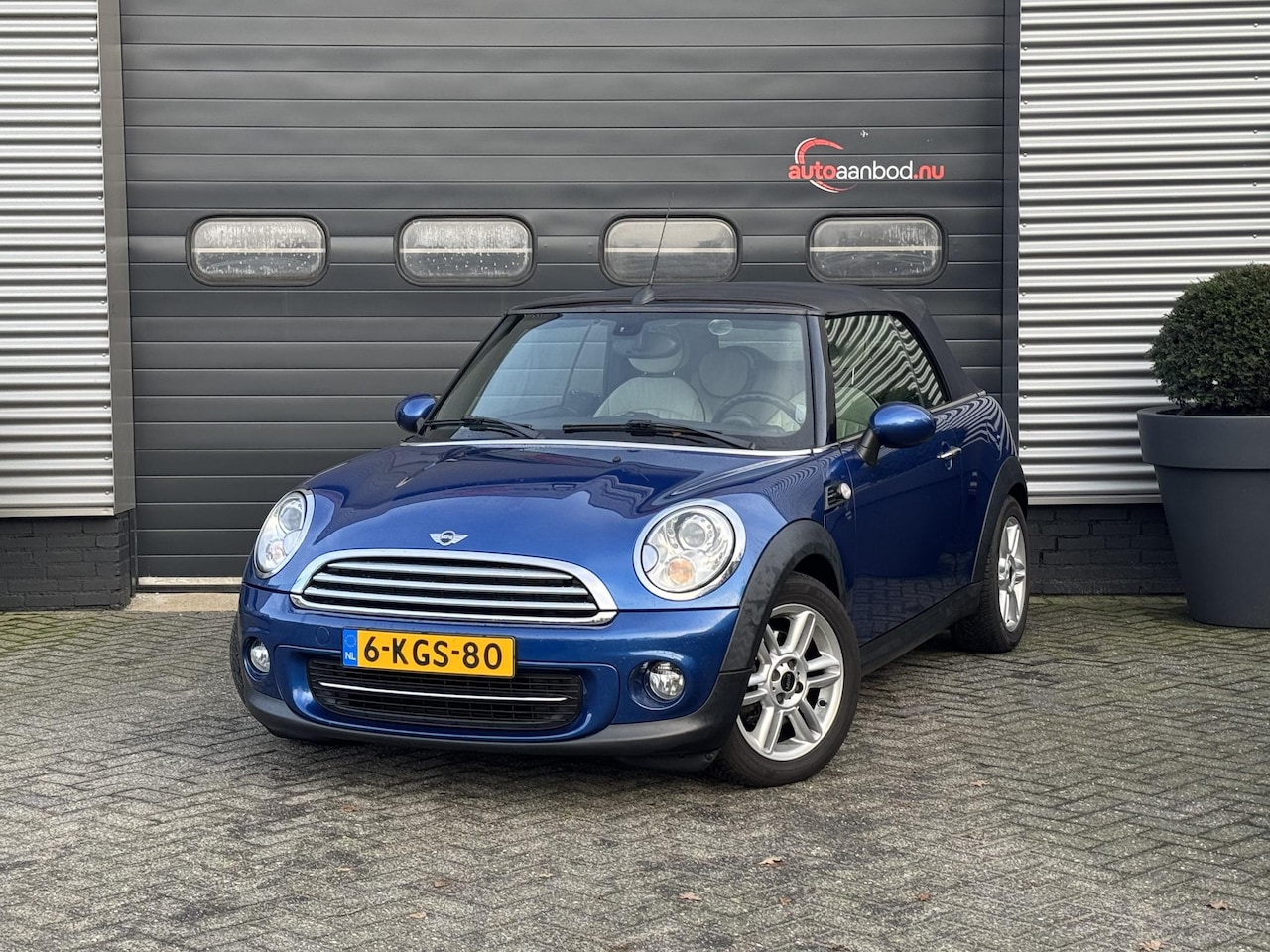 MINI Cabrio - Mini 1.6 Cooper Chili | Navigatie | Keyless Entry | Ledereden Bekleding | Stoelverwarming - AutoWereld.nl