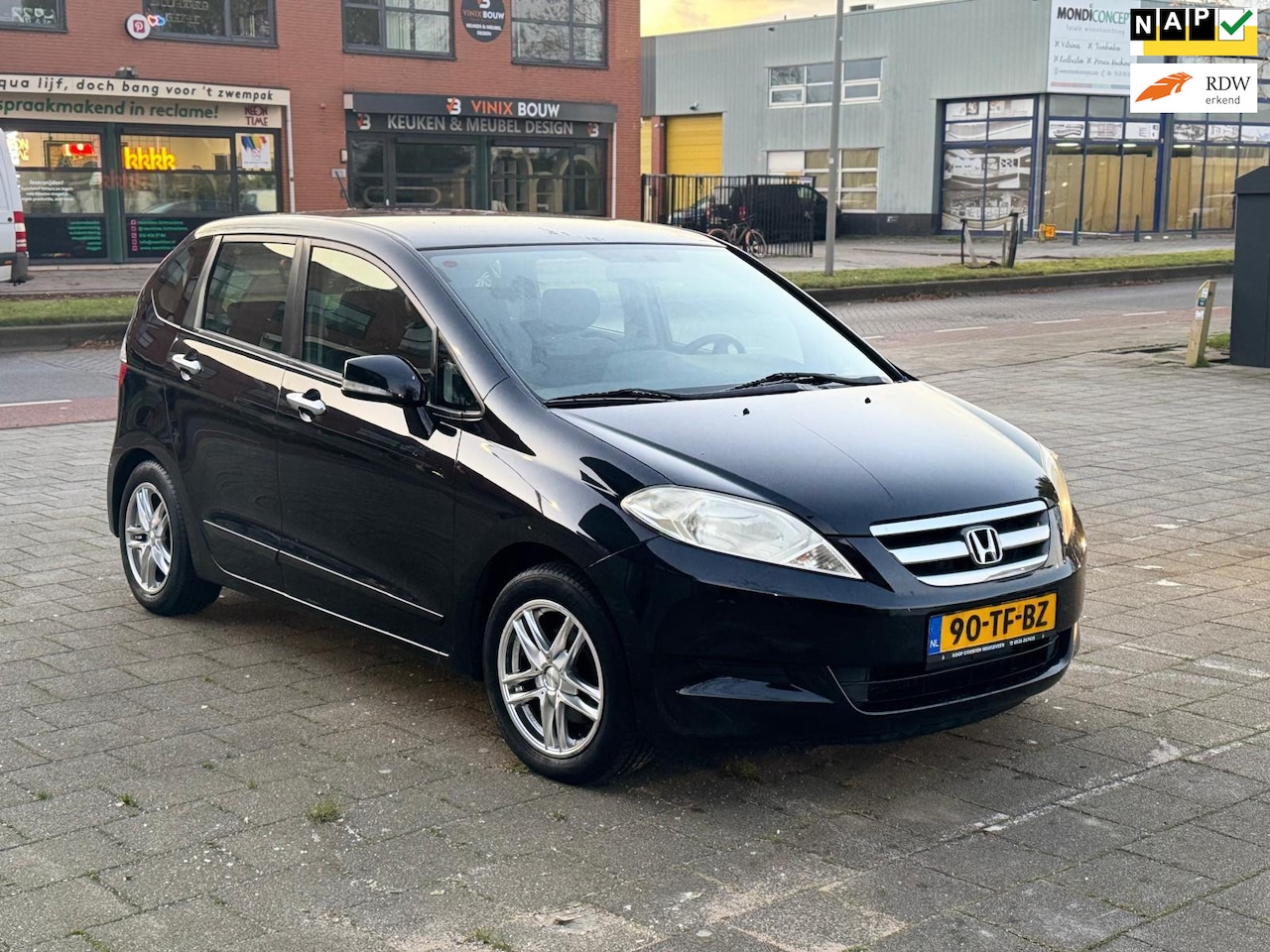 Honda FR-V - 2.0i Comfort 2.0i Comfort ,6 personen ,2 de eigenaar, km nap - AutoWereld.nl