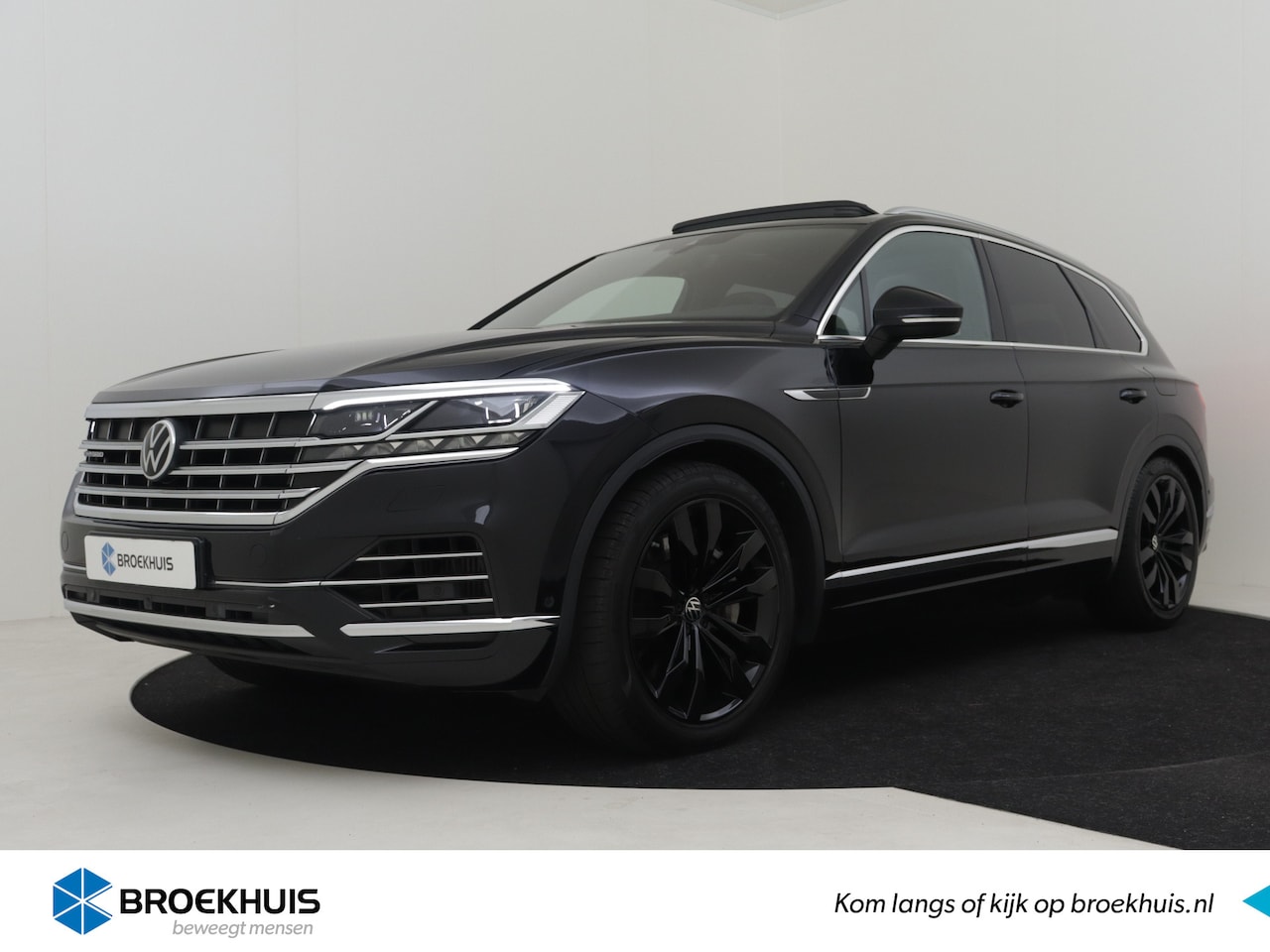 Volkswagen Touareg - 3.0 TSi eHybrid 4MOTION 340pk | Panorama dak | Trekhaak | Lederbekleding | Park assist | E - AutoWereld.nl