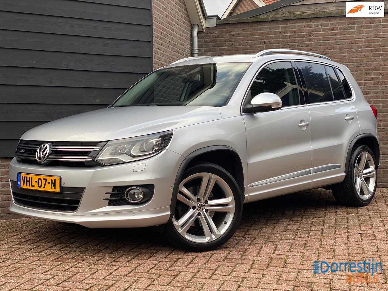 Volkswagen Tiguan - 2.0 TDI R-Line 180pk Grijskenteken/Trekhaak/Xenon/19inch - AutoWereld.nl