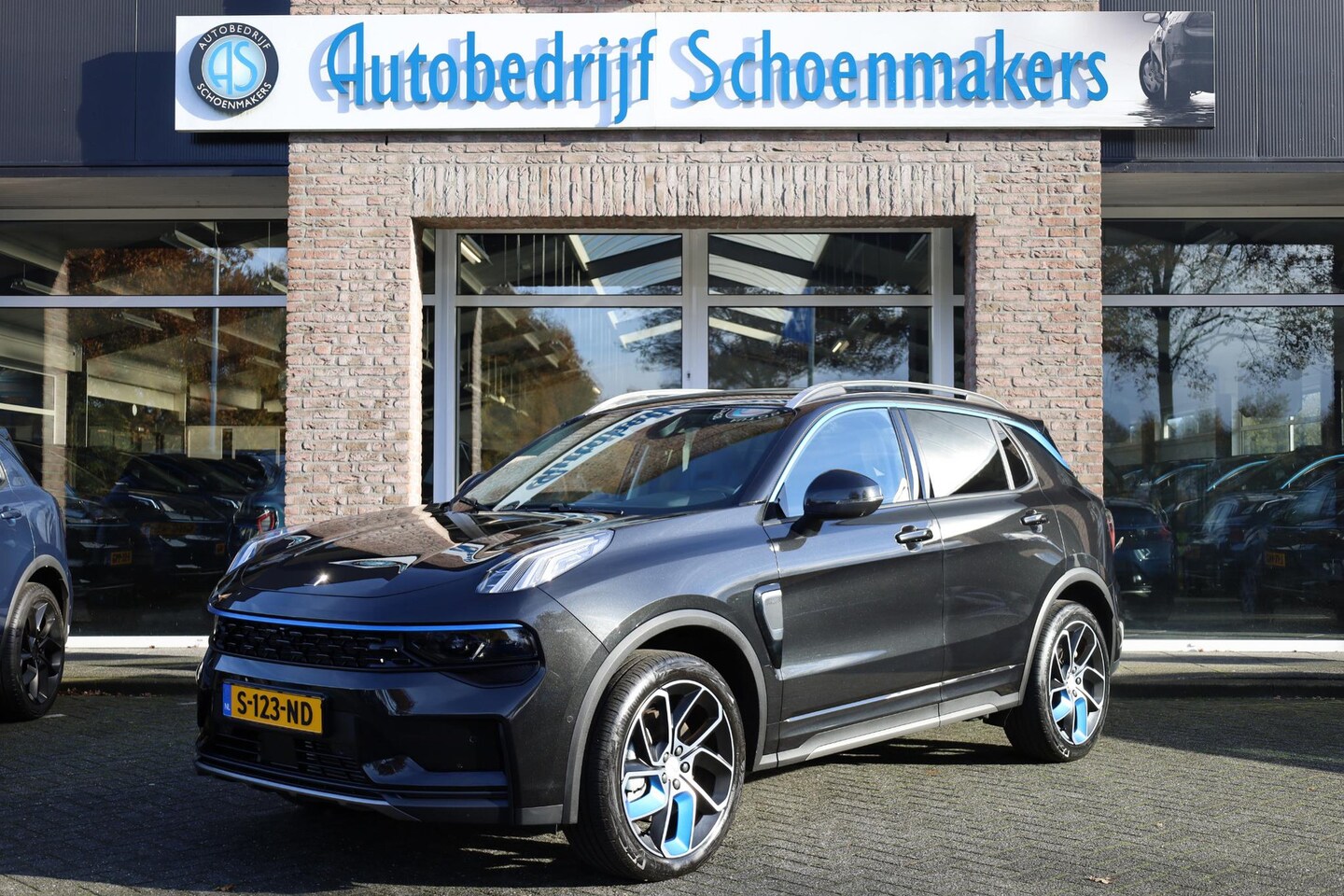 Lynk & Co 01 - 1.5 261PK! 6.6Kwh LADEN! 360-CAMERA PANO/SCHUIF INFINITY DAB NAVI CARPLAY CAMERA STOELVERW - AutoWereld.nl