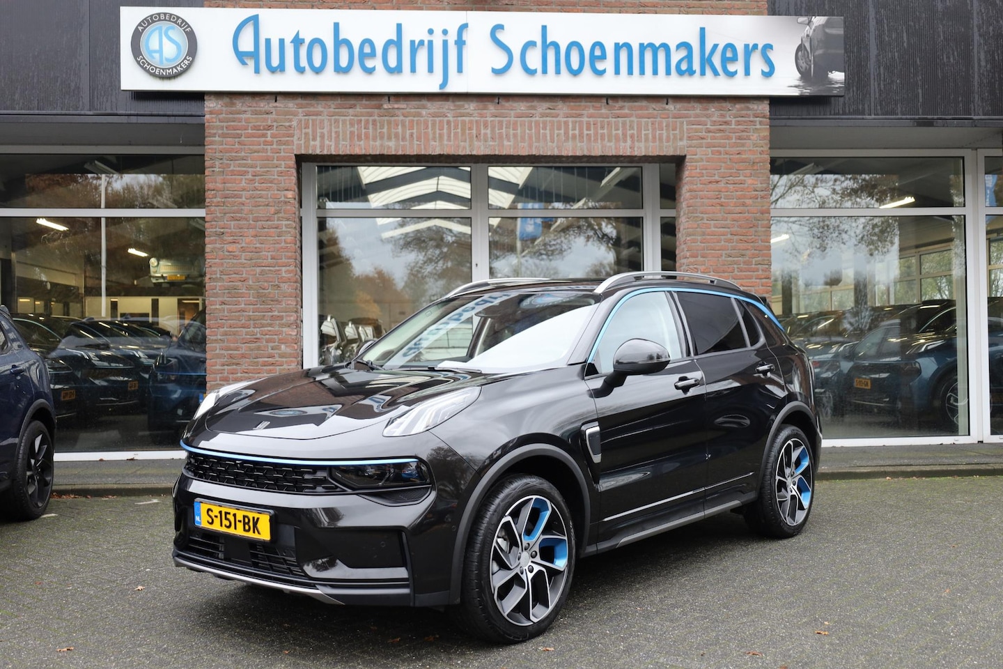 Lynk & Co 01 - 1.5 261PK! 6.6Kwh LADEN! 360-CAMERA PANO/SCHUIF INFINITY DAB NAVI CARPLAY CAMERA STOELVERW - AutoWereld.nl