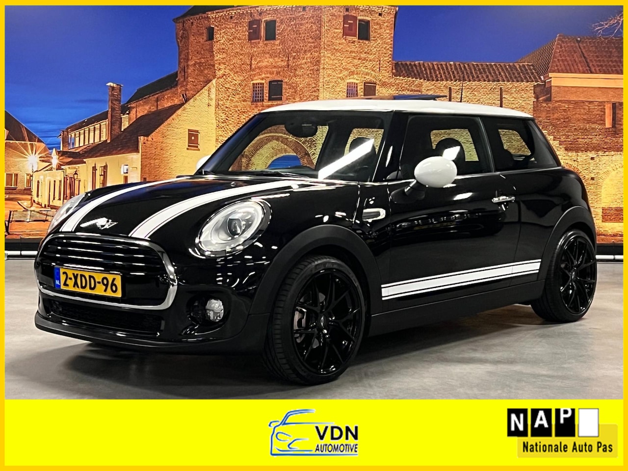 MINI Cooper - Mini 1.5 Chili Panoramadak Navi Leer/Stof LED PDC - AutoWereld.nl