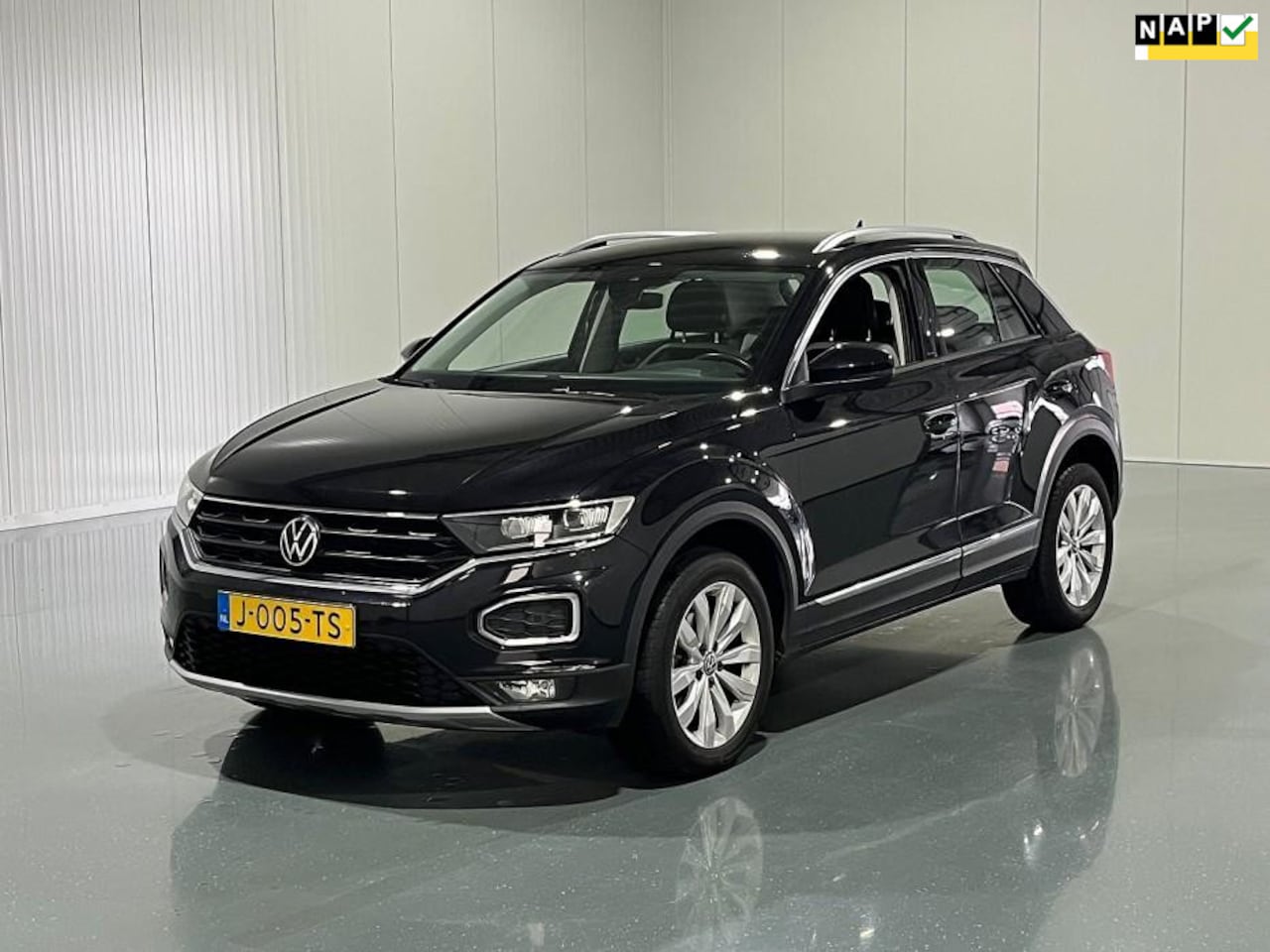 Volkswagen T-Roc - 1.5 TSI Sport 150PK/NL.Auto/Full Led/Virtual Cockpit/Camera/Climatronic/Carplay/1Ste Eigen - AutoWereld.nl