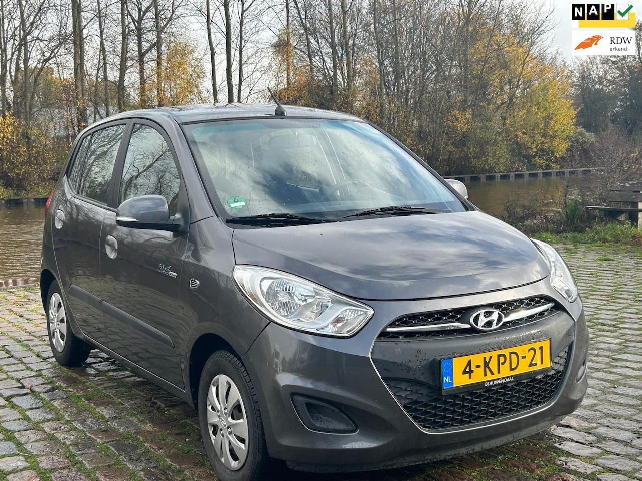 Hyundai i10 - 1.0 Black pack airco elektrische ramen cv op afs - AutoWereld.nl