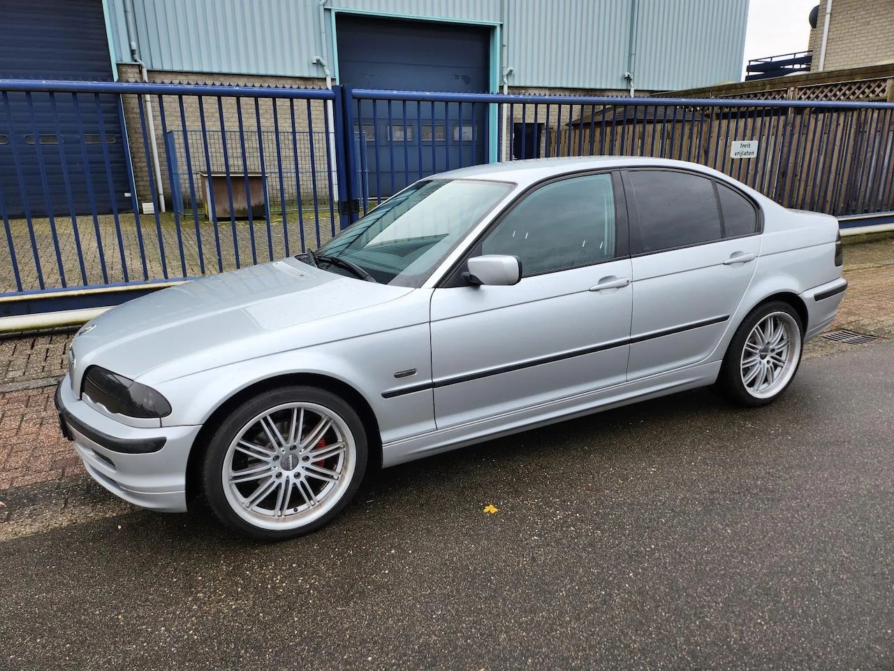 BMW 3-serie - 320 I AUT. *CLIMA*NAVI*DVD*CV*18 INCH - AutoWereld.nl