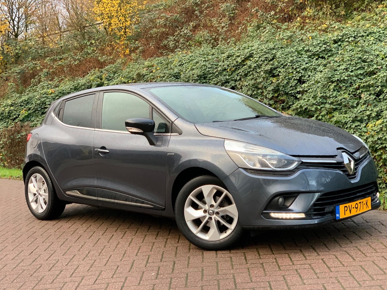 Renault Clio - 1.5 dCi Ecoleader Limited 2017 98DKM ! LUXE UITV. GARANTIE ! - AutoWereld.nl