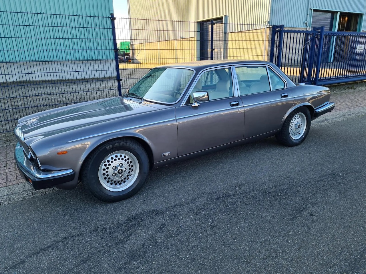 Daimler Double Six - 6.0 V12 Aut. *2e EIG.*AIRCO*LEER*ELEC.RAMEN*CV - AutoWereld.nl