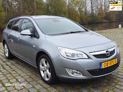 Opel Astra Sports Tourer - 1.4 Turbo Sport airco cruis control parkeer sensor trekhaak navigatie