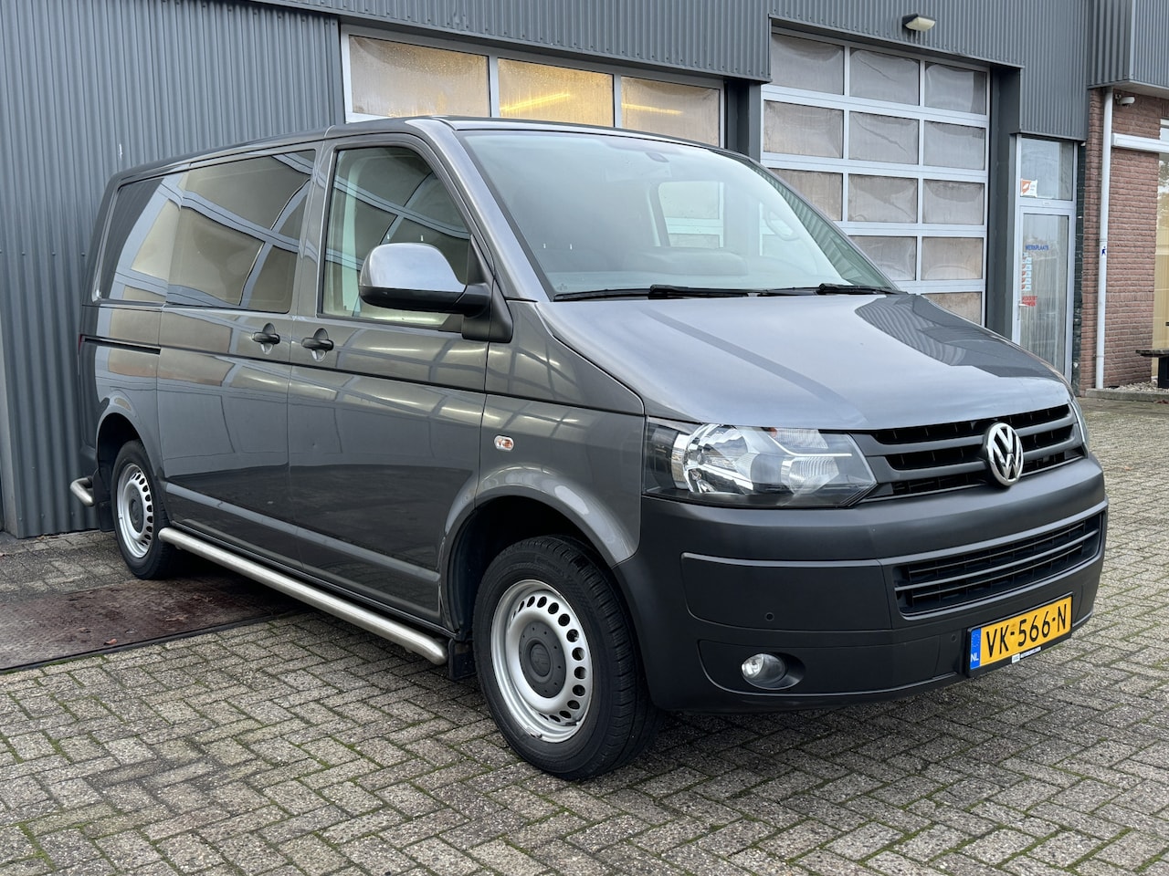 Volkswagen Transporter - 2.0 TDI L1H1 BTW Vrij Airco Cruise control Trekhaak 2200kg Telefoonvoorbereiding Usb aansl - AutoWereld.nl