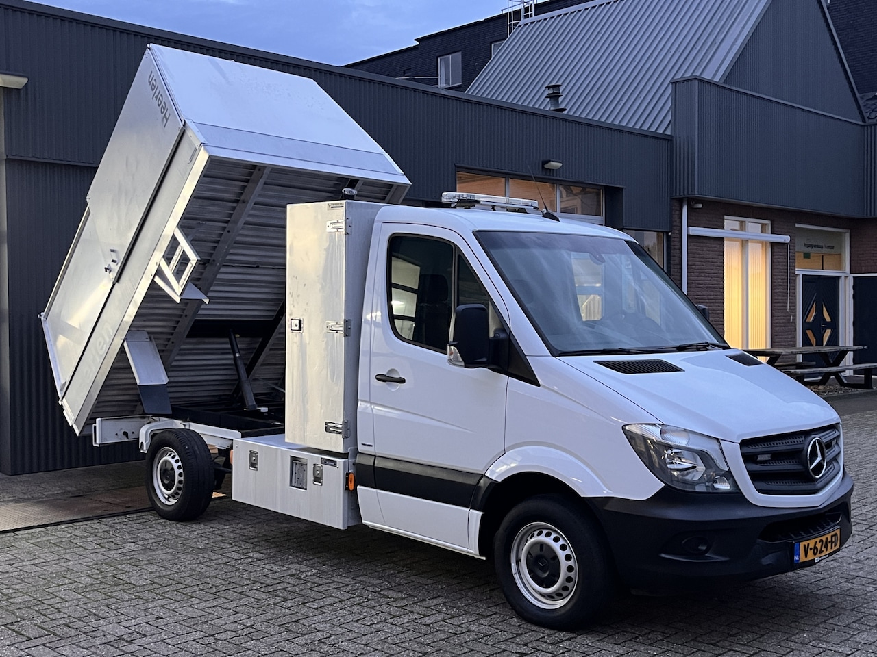 Mercedes-Benz Sprinter - 316 2.2 CDI 366 Veegvuilkipper Airco Trekhaak 2000kg Telefoonverbinding 2-Persoons 1e eige - AutoWereld.nl