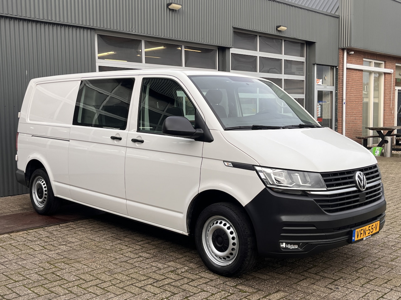 Volkswagen Transporter - 2.0 TDI L2H1 DC 150pk L2H1 Dubbele cabine Automaat DSG Airco Cruise controle Telefoonverbi - AutoWereld.nl