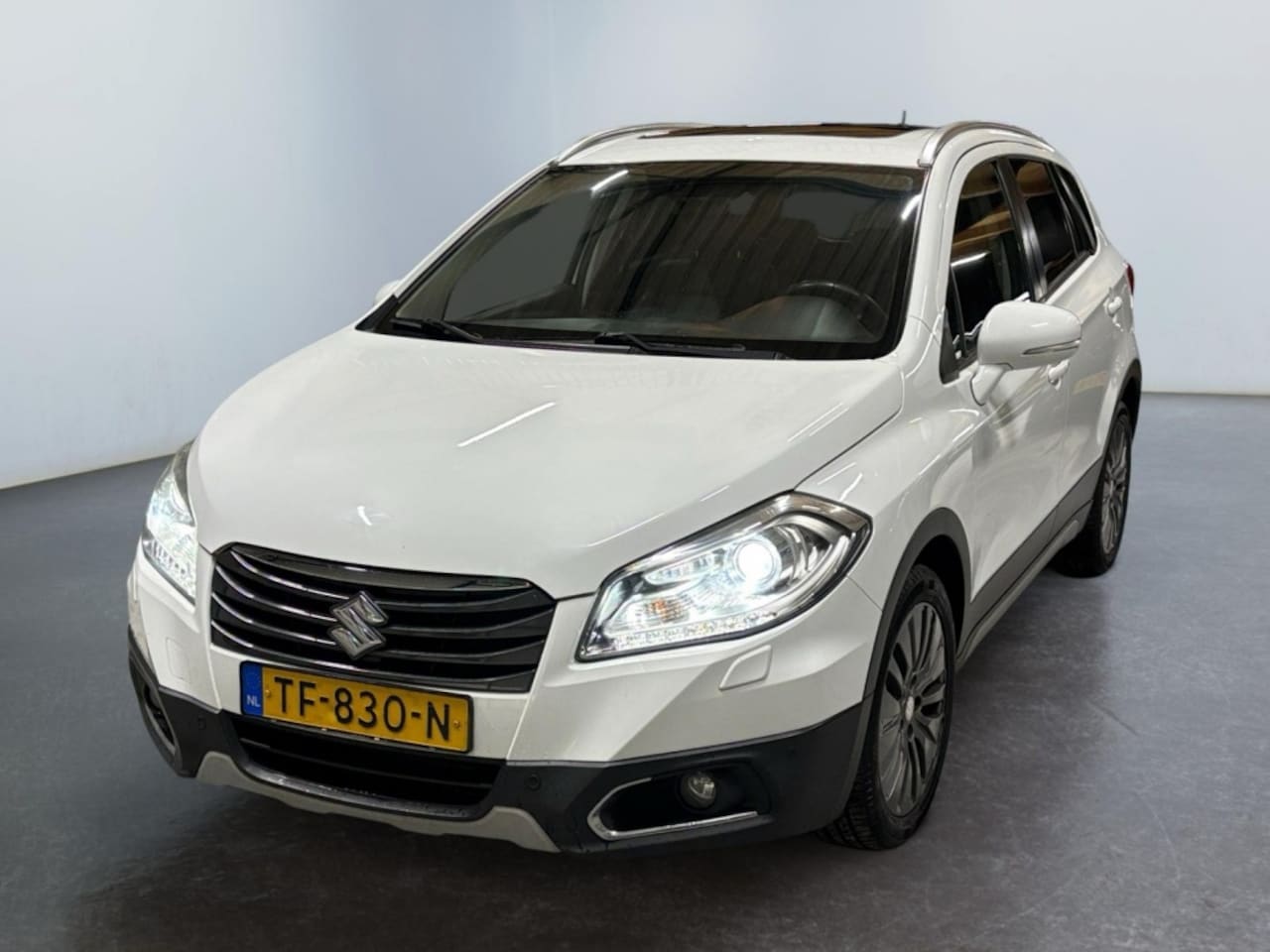 Suzuki SX4 S-Cross - 1.6 High Executive 1.6 High Executive - AutoWereld.nl