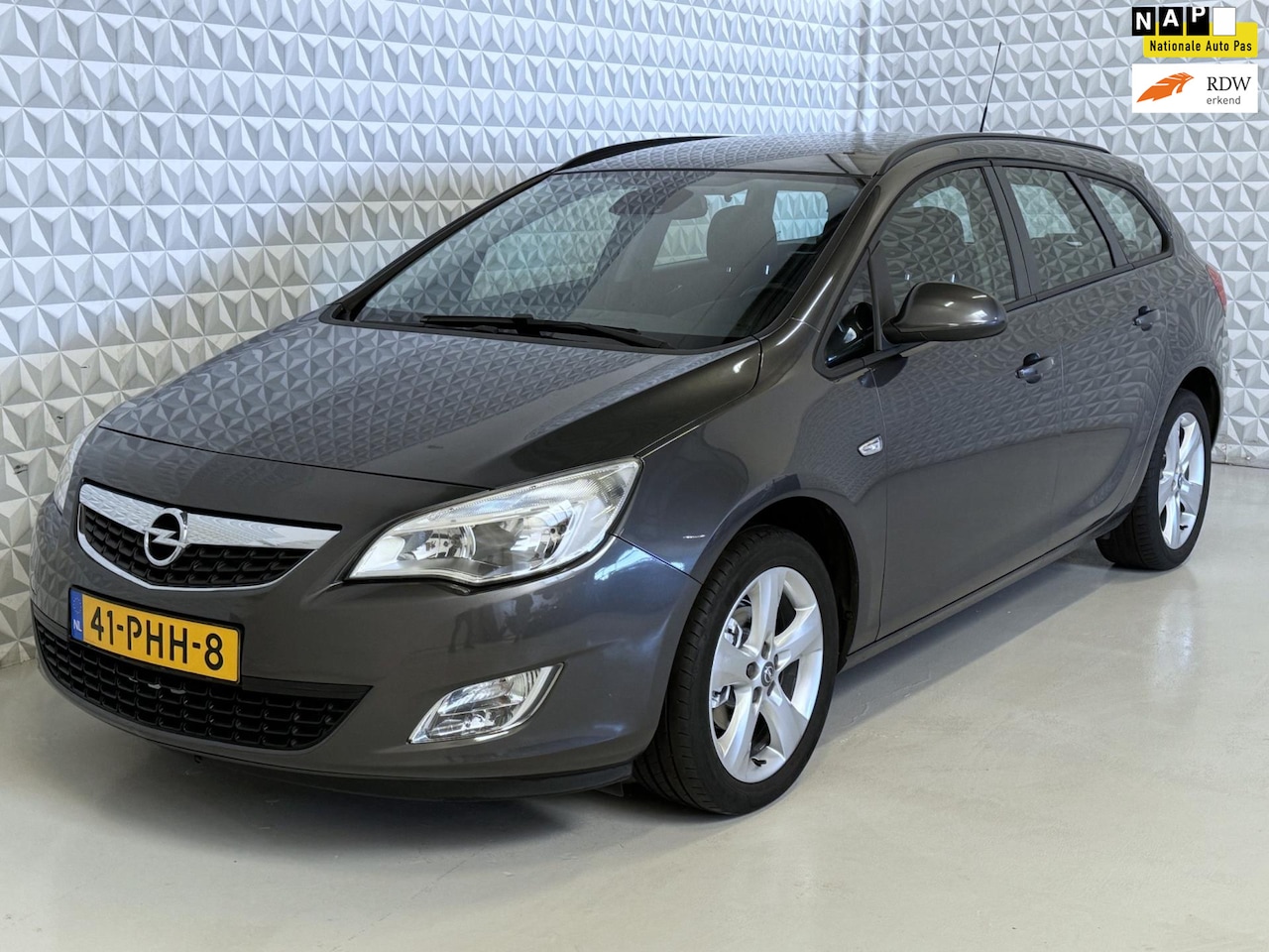 Opel Astra Sports Tourer - 1.4 Turbo Edition / 179.000km (2011) - AutoWereld.nl