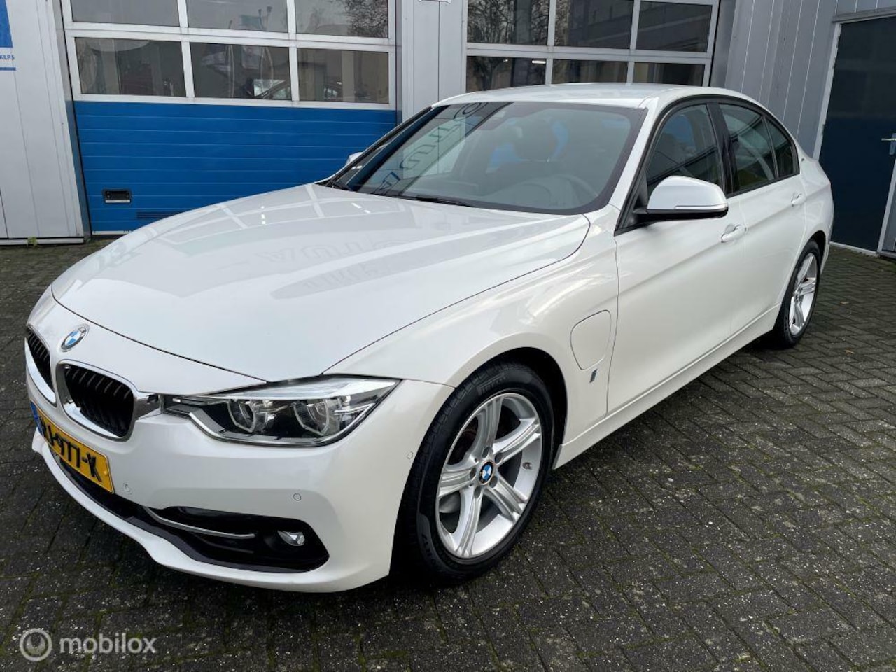 BMW 3-serie - 330e Edition Luxury Line Purity High Executive - AutoWereld.nl