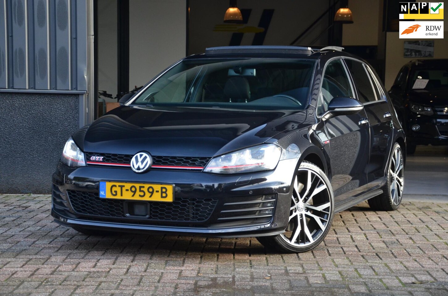 Volkswagen Golf - 2.0 TSI GTI Performance PANO|CARPLAY|DYNAUDIO|HOLLANDS - AutoWereld.nl