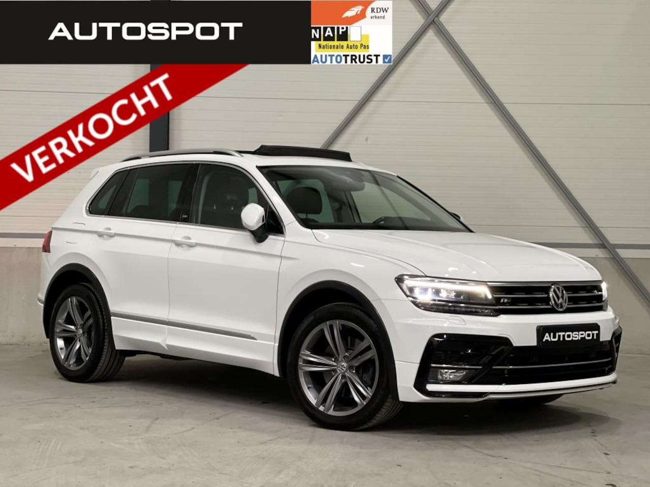 Volkswagen Tiguan - 2.0 TSI 4Motion R-Line Pano Virtual HUD ACC - AutoWereld.nl