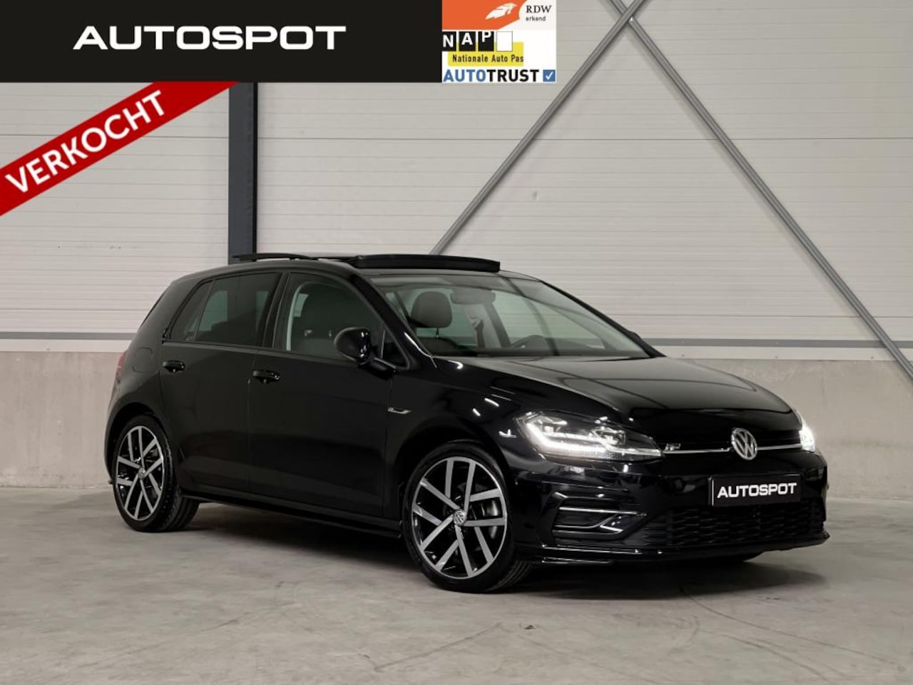 Volkswagen Golf - 1.5 TSI 150Pk R-Line Pano Virtual ACC Trekhaak - AutoWereld.nl