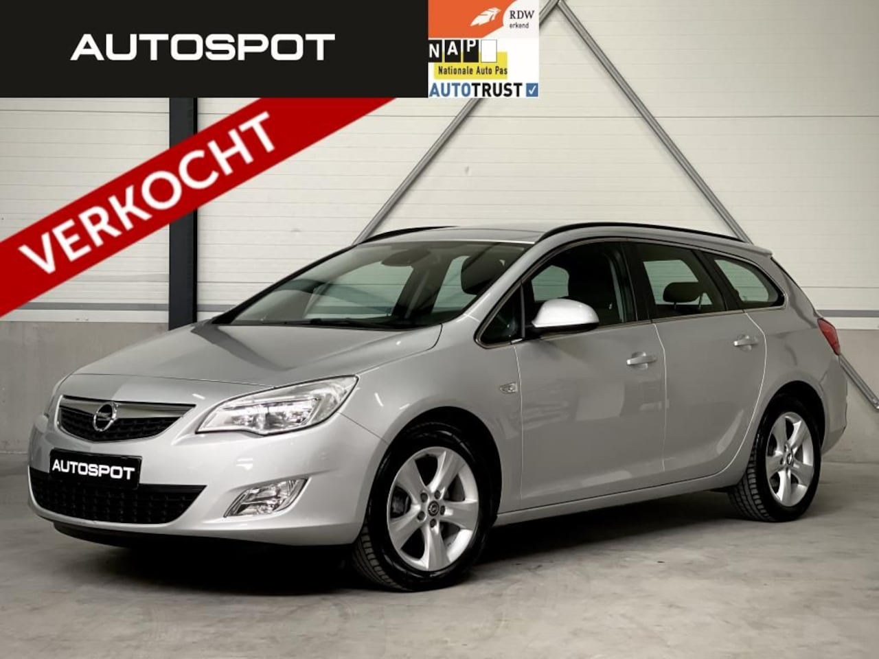 Opel Astra Sports Tourer - 1.6 Turbo Cosmo NAVI CRUISE TREKHAAK - AutoWereld.nl