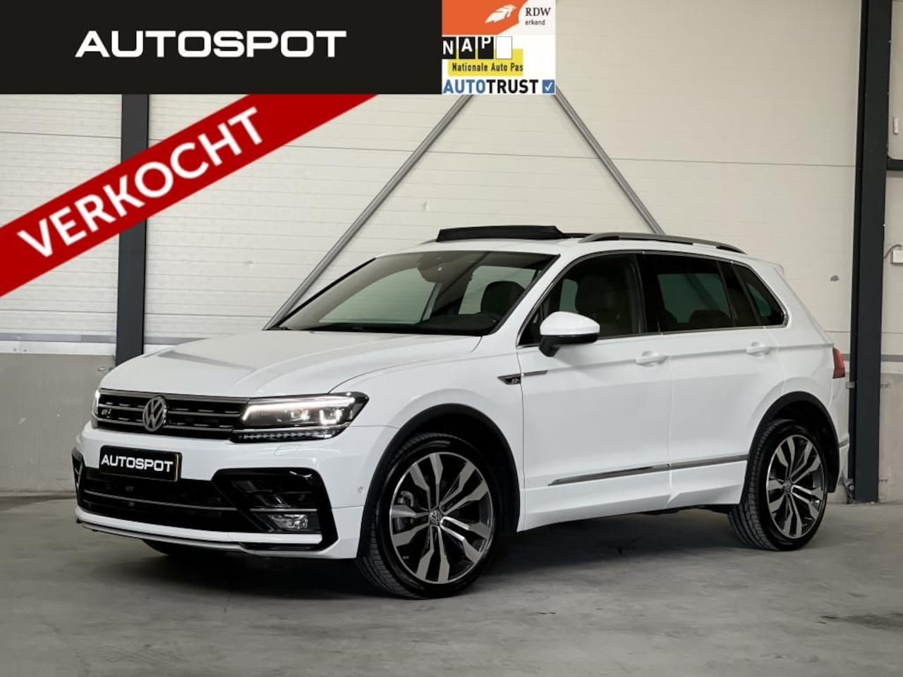 Volkswagen Tiguan - 2.0 TSI 4Motion R-Line 230PK VIRTUAL FULL DYNA PANO - AutoWereld.nl