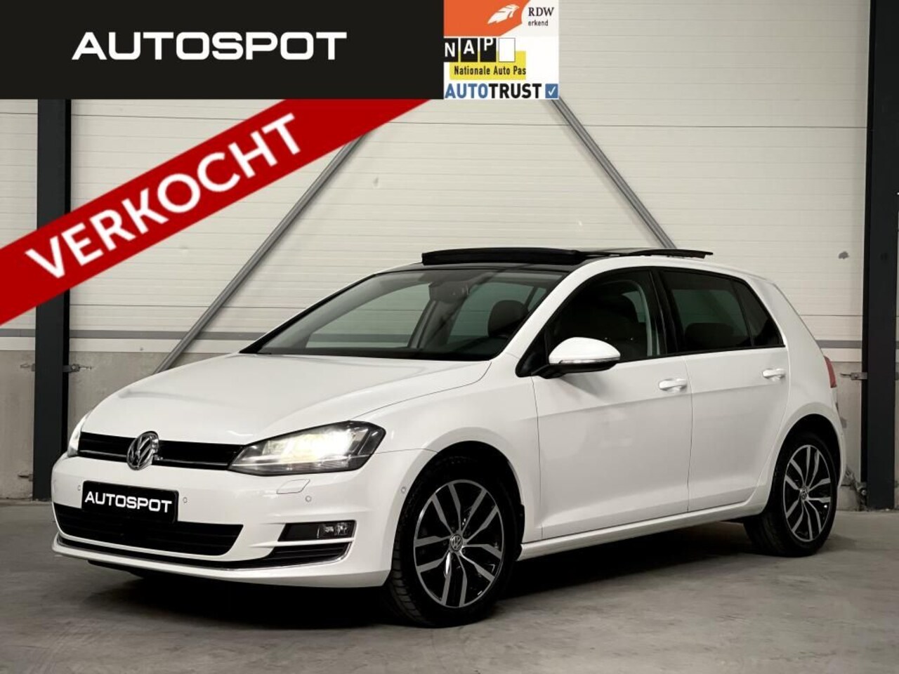 Volkswagen Golf - 1.4 TSI Highline 140 PK PANO ACC NAVI LEDER - AutoWereld.nl