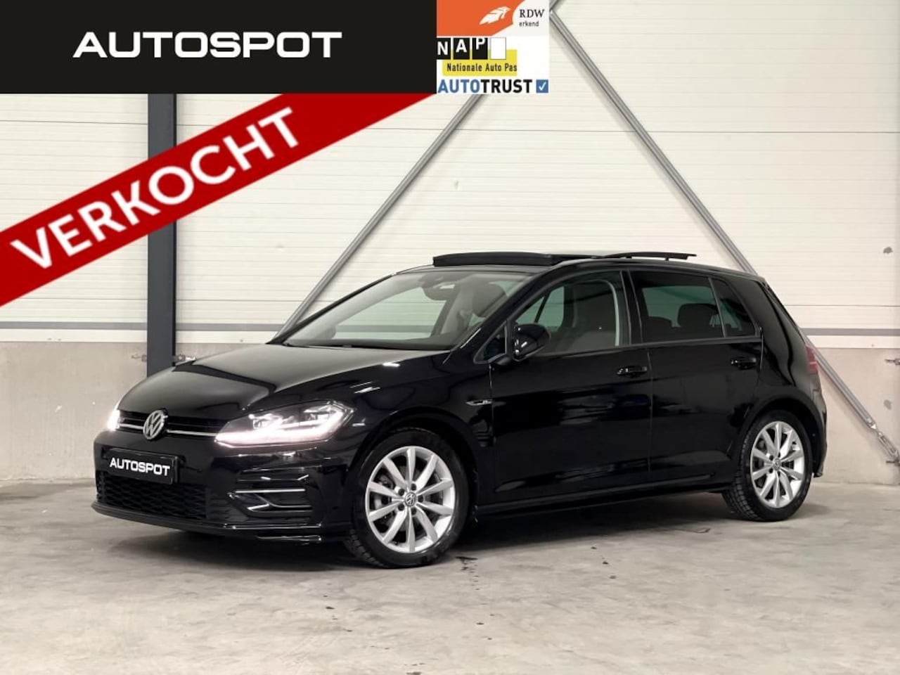 Volkswagen Golf - 1.5 TSI 150pk DSG R-Line FULL PANO ACC VIRTUAL DCC - AutoWereld.nl