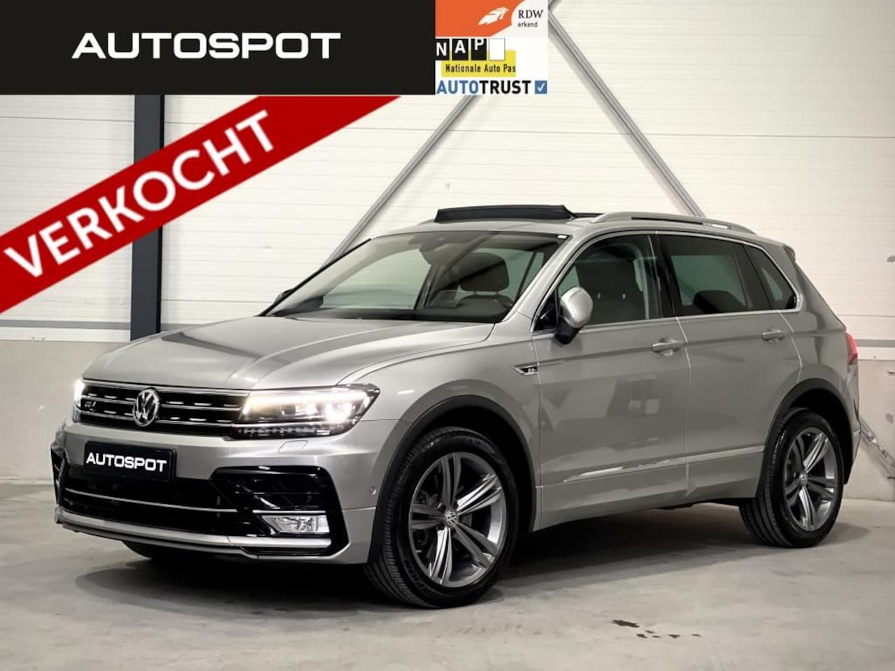 Volkswagen Tiguan - 2.0 TSI 4Motion R-Line DSG 180PK Full Opties PANO LED - AutoWereld.nl