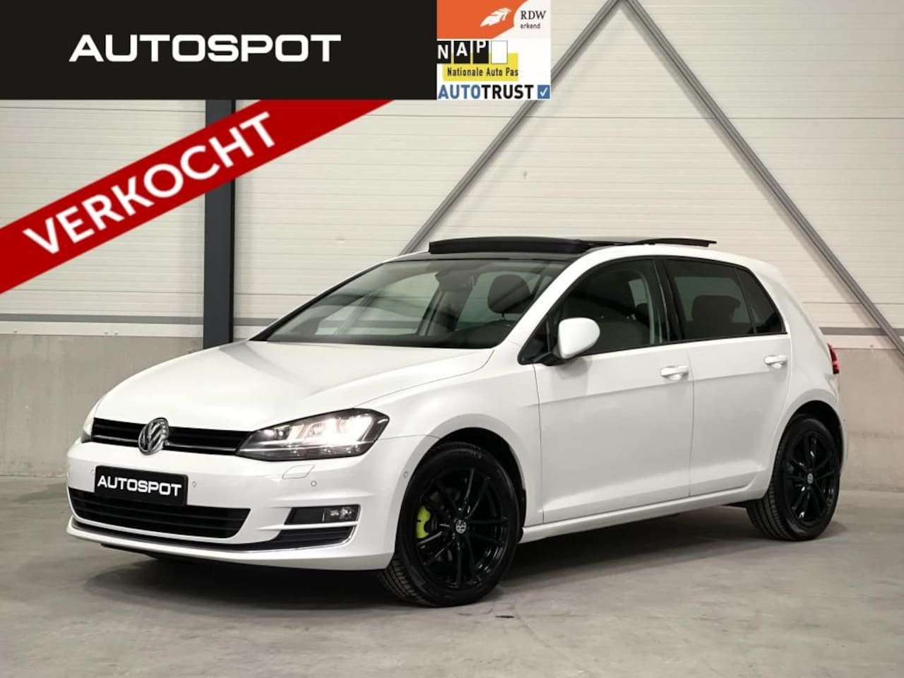 Volkswagen Golf - 1.4 TSI Highline 140PK PANO DYNA LED TREKHAAK - AutoWereld.nl