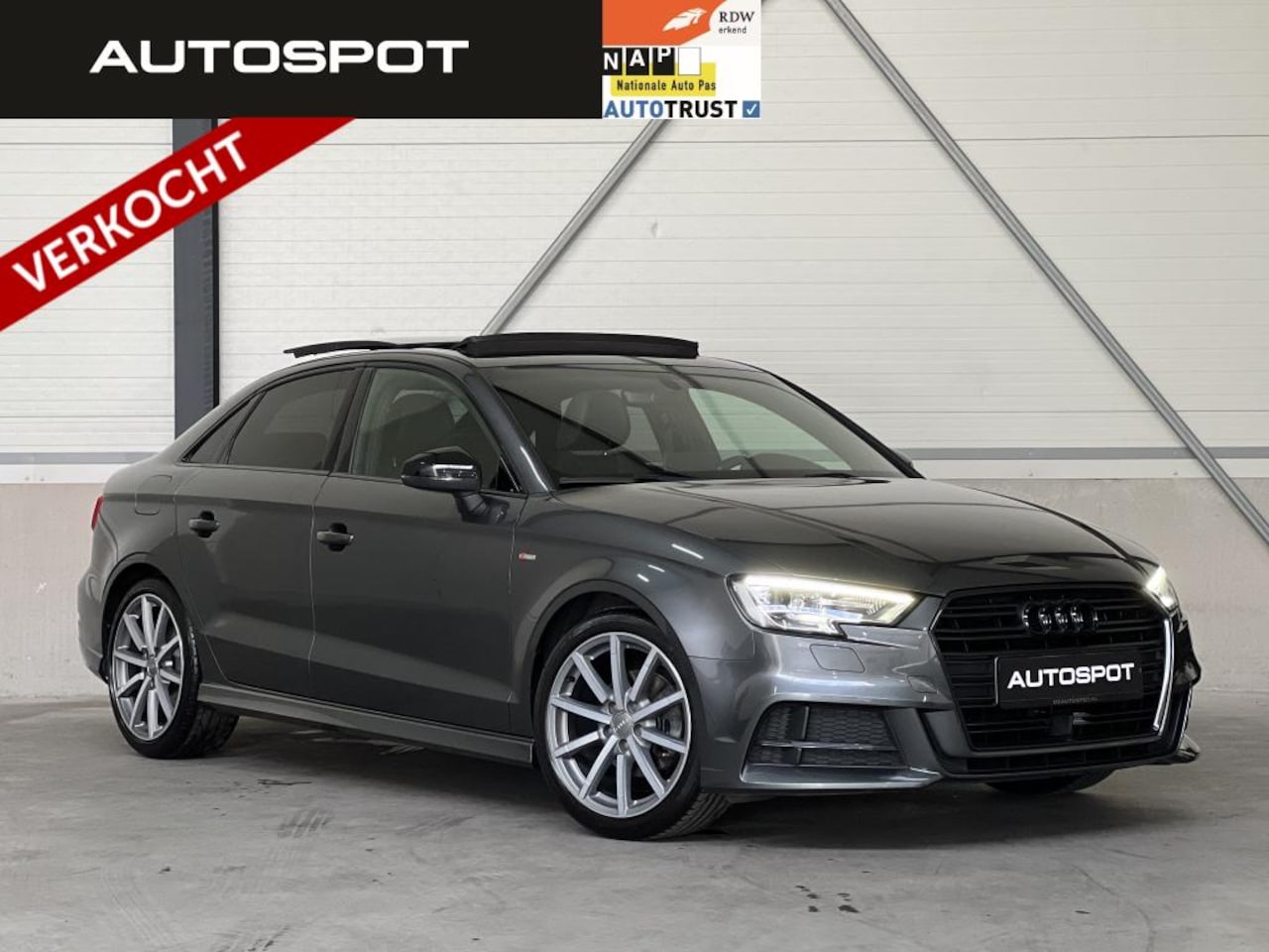 Audi A3 Limousine - 1.5 TFSI S-Line Black Optik Virtual Pano Keyless - AutoWereld.nl