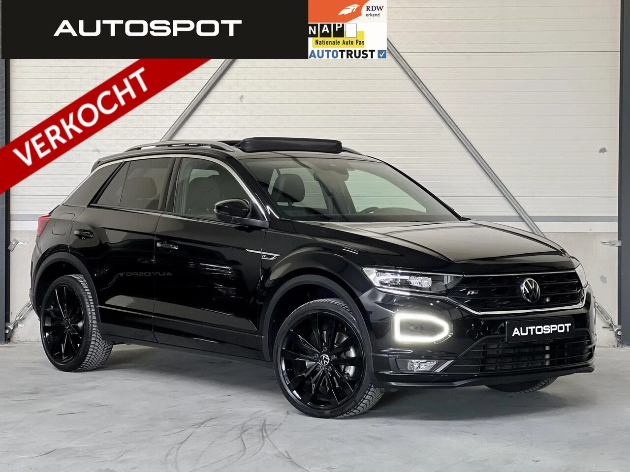 Volkswagen T-Roc - 1.5 TSI R-Line Black Edition ACC Pano Virtual Camera - AutoWereld.nl