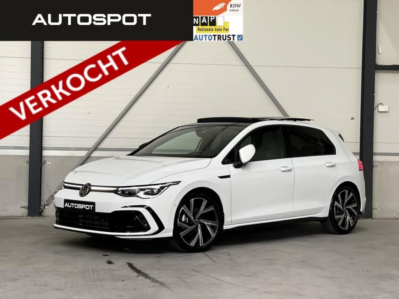 Volkswagen Golf - 1.5 eTSI R-Line FULL NaviPro HUD Pano Keyless - AutoWereld.nl