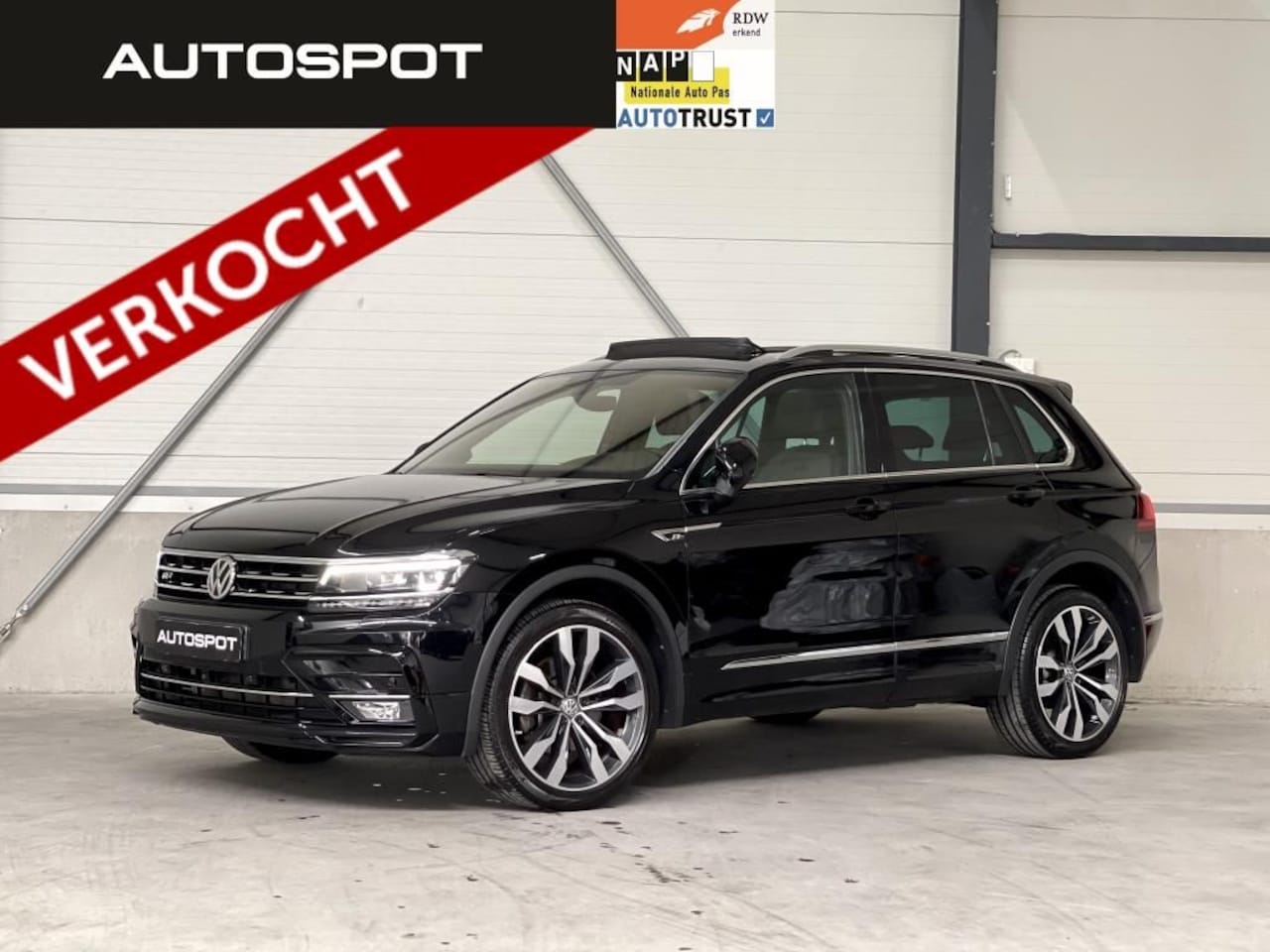 Volkswagen Tiguan - 2.0 TSI 4Motion 220PK 3x R-Line FULL PANO HUD - AutoWereld.nl