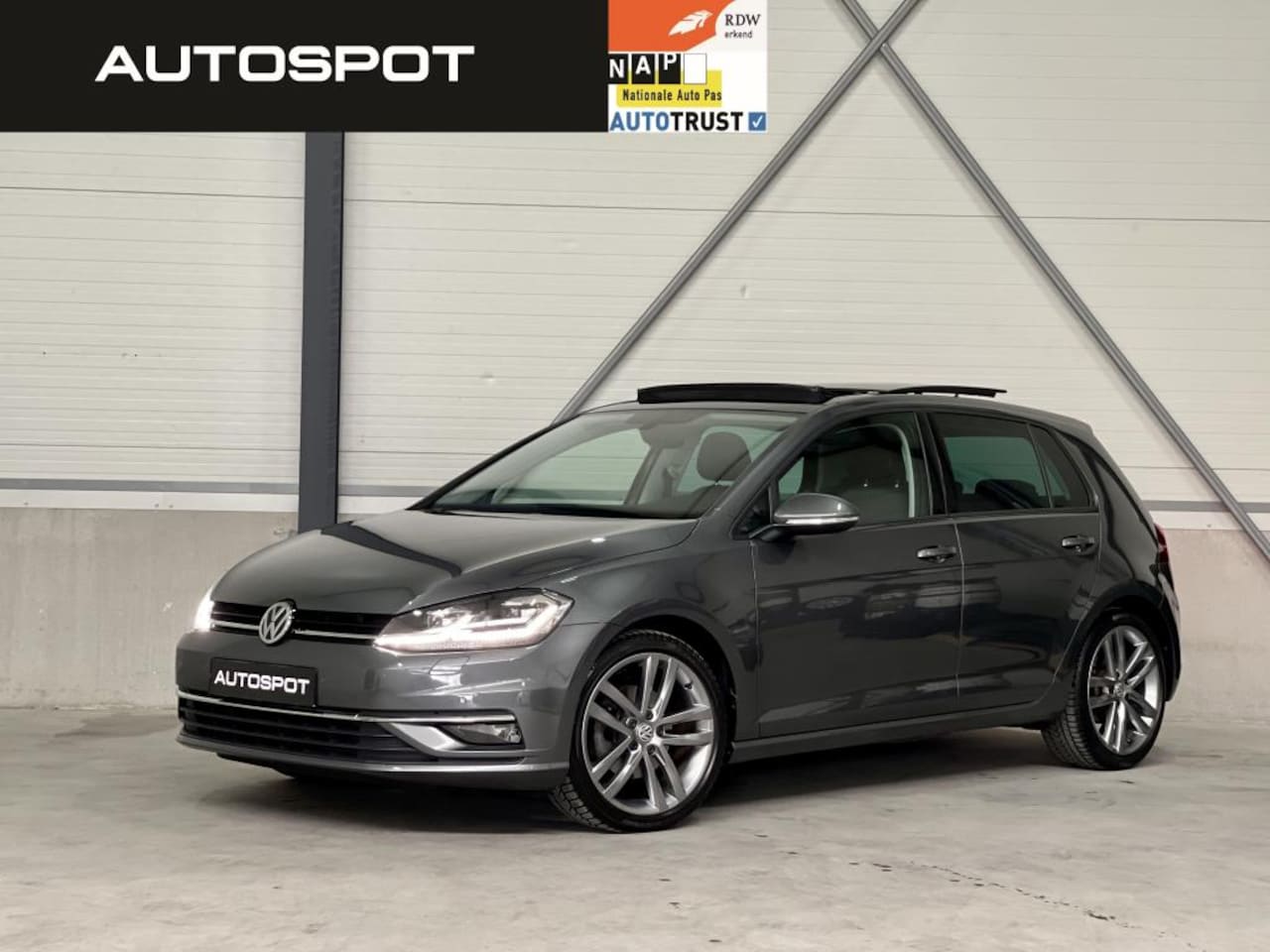 Volkswagen Golf - 1.5 TSI Highline 150Pk DSG Pano Virtual ACC Navi - AutoWereld.nl