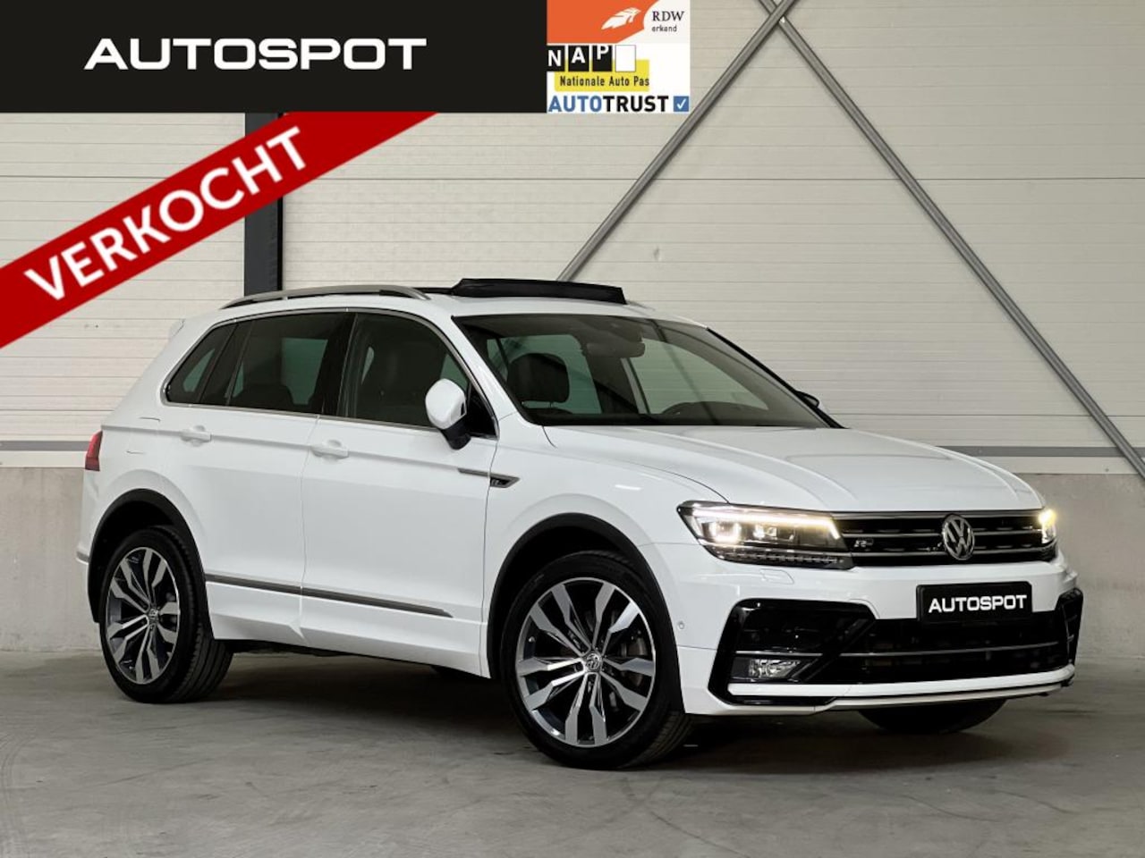 Volkswagen Tiguan - 2.0 TSI 220Pk 4Motion 3x R-Line Pano Virtual Navi - AutoWereld.nl