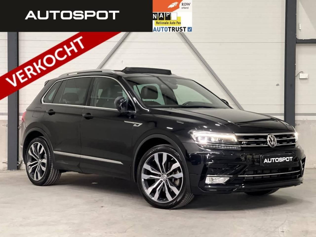 Volkswagen Tiguan - 2.0 TSI 4Motion 3x R-Line FULL Pano Virtual HUD - AutoWereld.nl