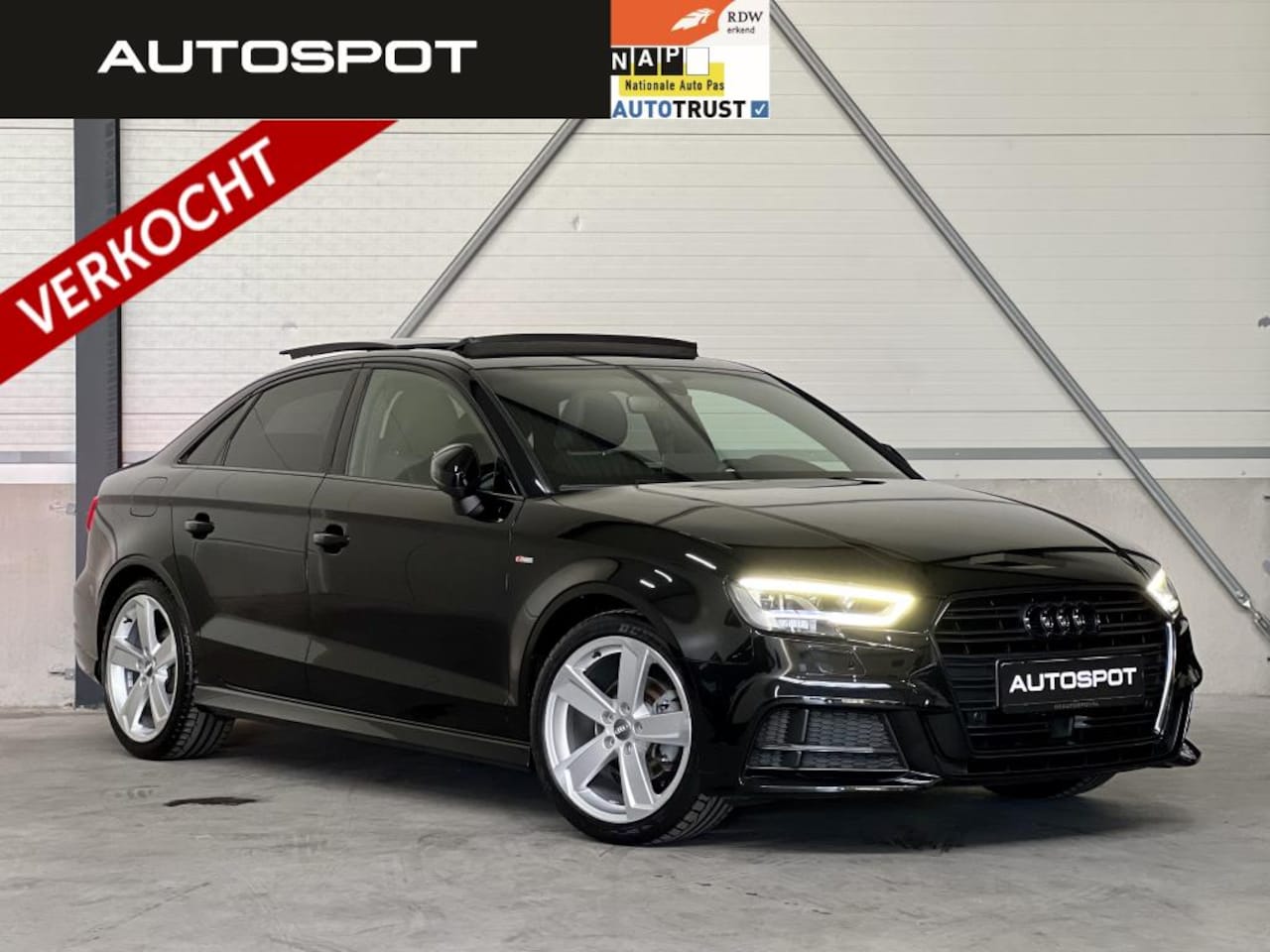 Audi A3 Limousine - 1.5 TFSI S-Line Alle Opties Virtual Pano Keyless - AutoWereld.nl