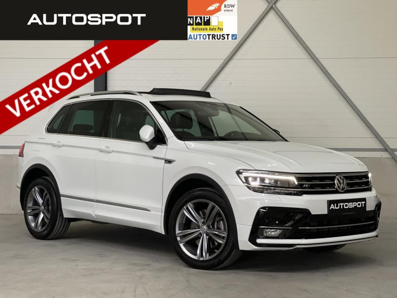 Volkswagen Tiguan - 2.0 TSI 4Motion 2x R-Line Pano Virtual ACC - AutoWereld.nl