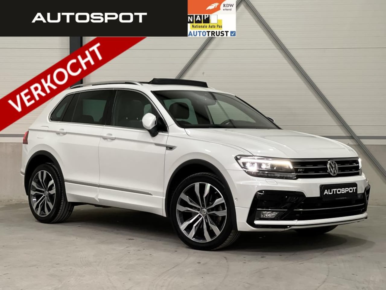 Volkswagen Tiguan - 2.0 TSI 220Pk 4Motion 3x R-Line Alle Opties - AutoWereld.nl