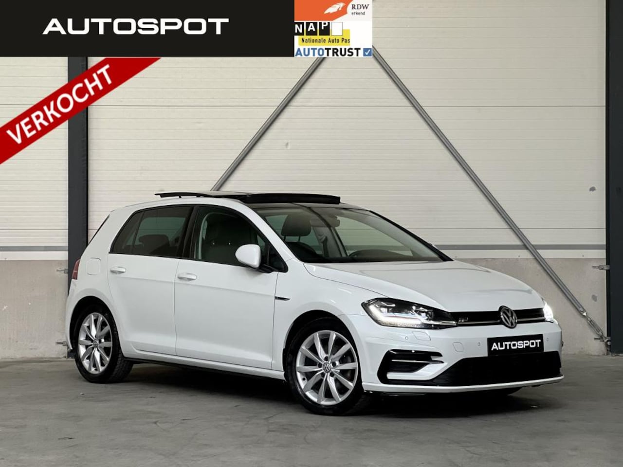 Volkswagen Golf - 1.4 TSI R-Line Pano Virtual Navi Keyless ACC - AutoWereld.nl