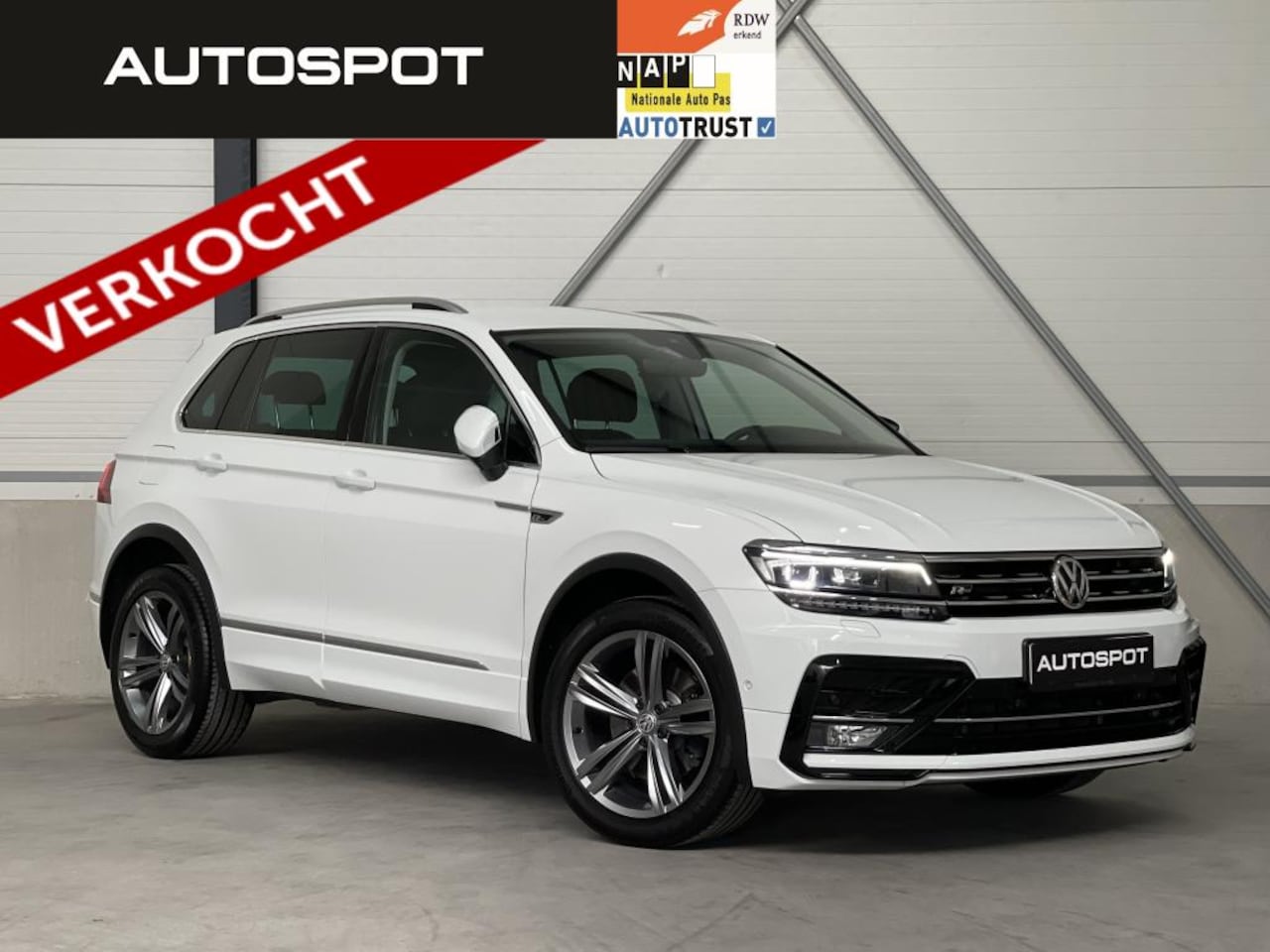 Volkswagen Tiguan - 2.0 TSI 4M R-Line Virtual Navi ACC Camera Trekhaak - AutoWereld.nl