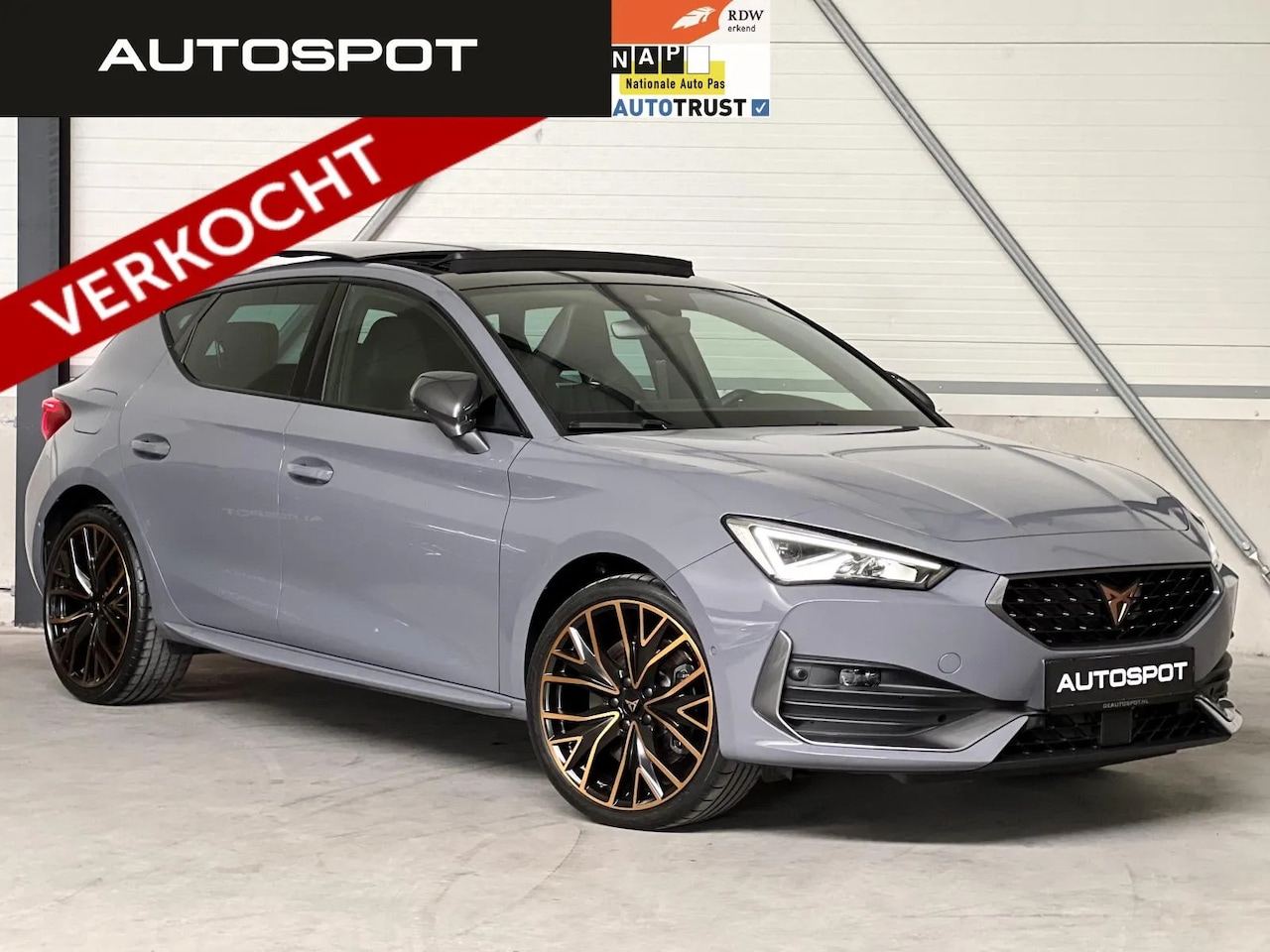 CUPRA Leon - 1.4 e-Hybrid VZ Copper Edition 245 Pk Pano ACC Camera - AutoWereld.nl