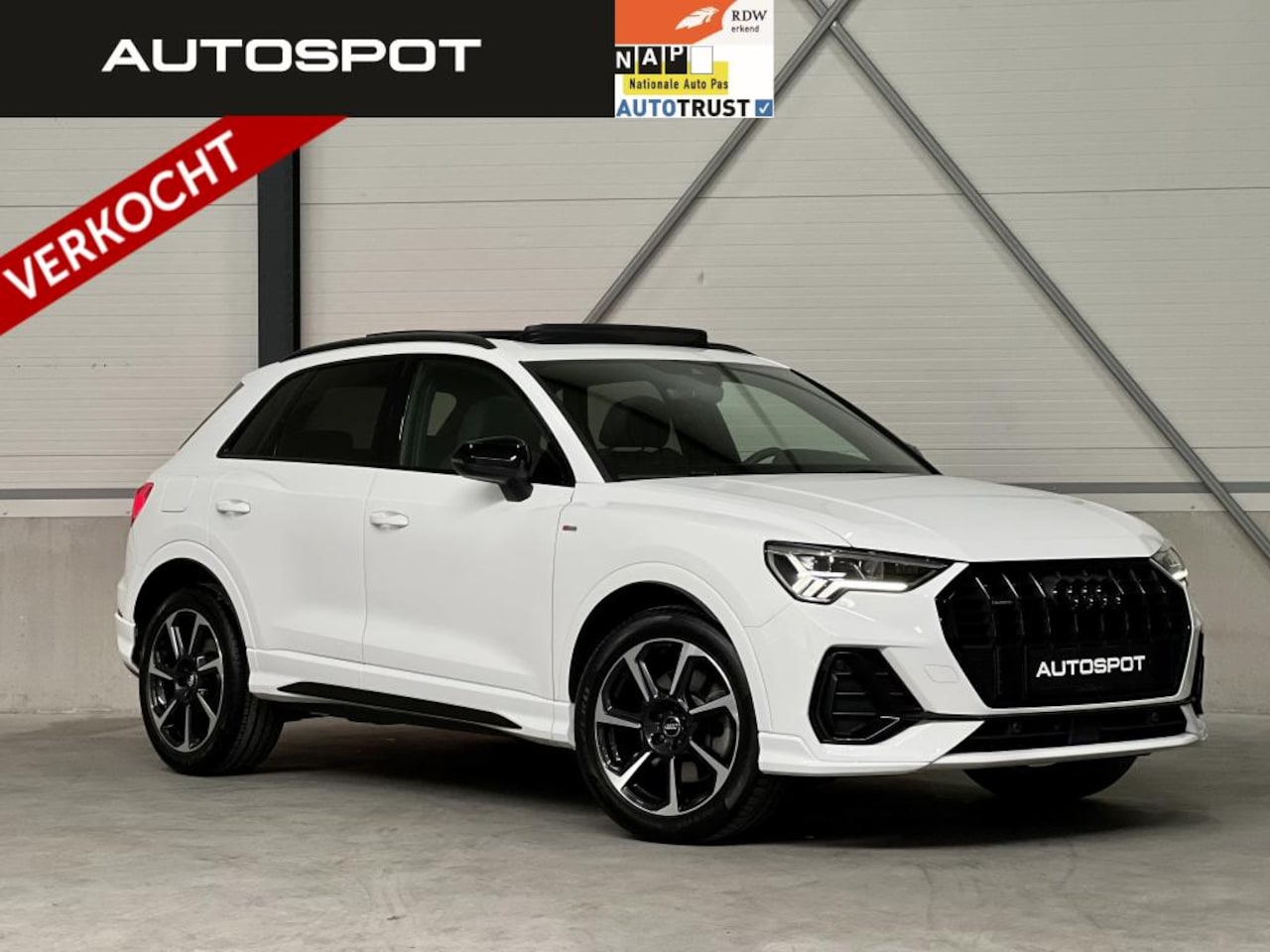 Audi Q3 - 45 TFSI Quattro S Line Pano Leder Virtual Black Optik - AutoWereld.nl